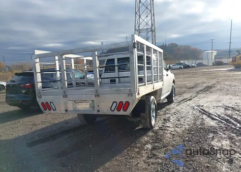 2019 Ram 1500 Classic Express 4X4 6'4 Box из США, поврежденный, VIN 1C6RR7FG3KS519665